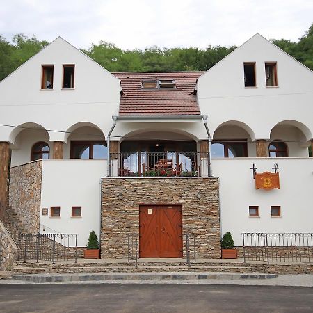 Penzión Kállai a Vináreň Filakovo Exterior foto