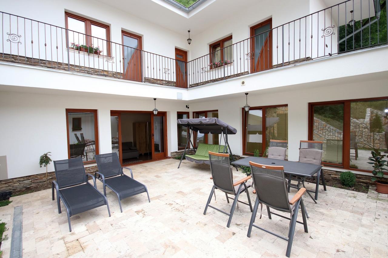 Penzión Kállai a Vináreň Filakovo Exterior foto